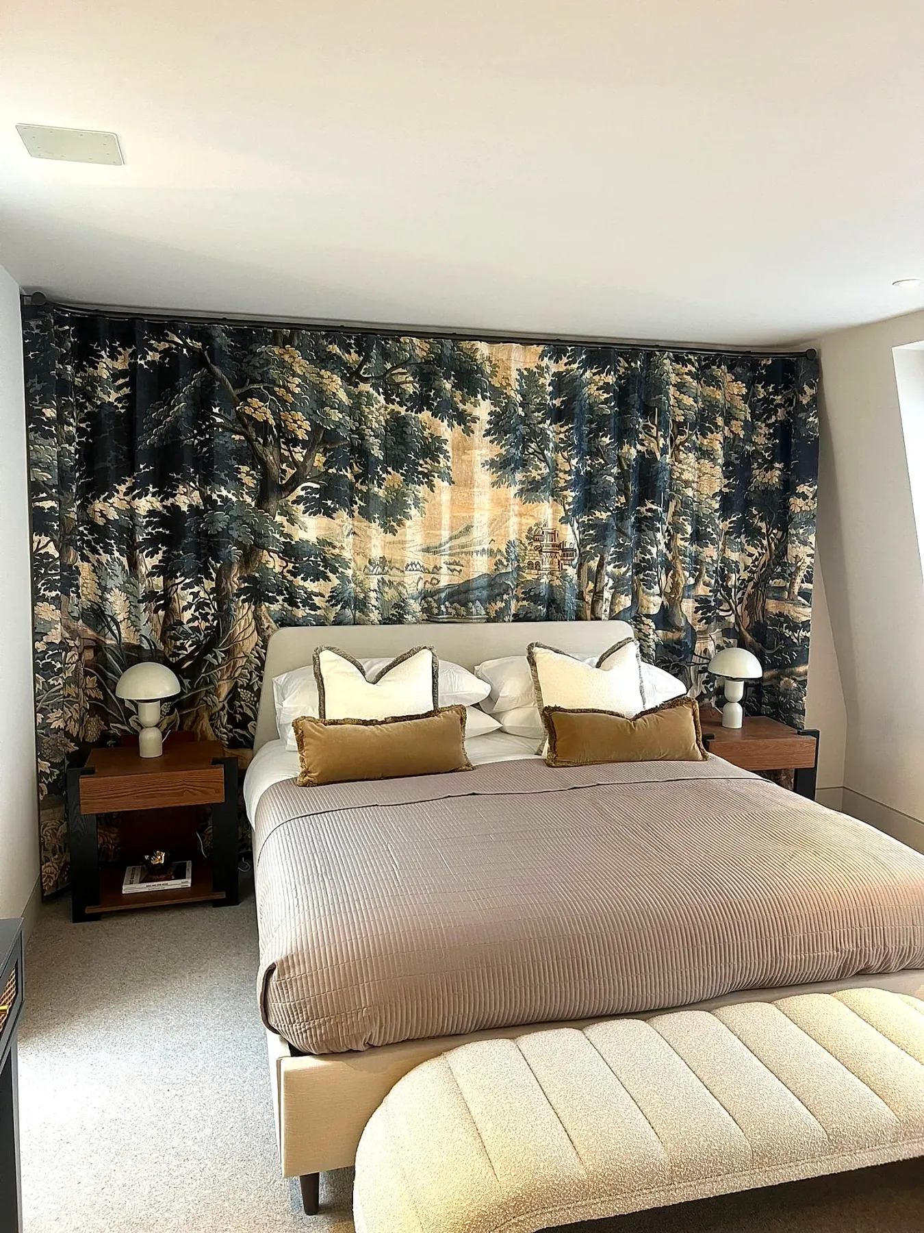 Belgravia Restoration — 04-mural-bed